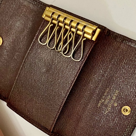 Louis Vuitton Brown Taiga Leather 6-Hooks Key Case - Picture 9 of 12